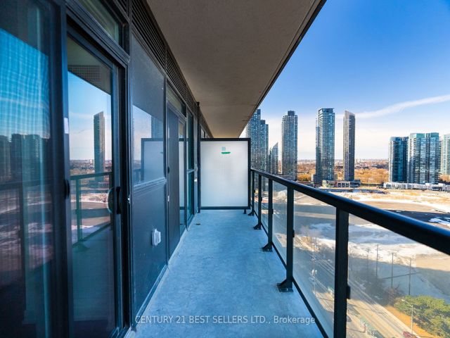 1809 - 38 Annie Craig Dr