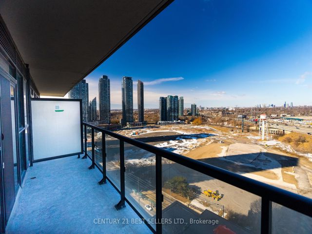 1809 - 38 Annie Craig Dr