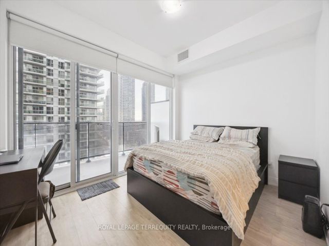 1407 - 70 Annie Craig Dr