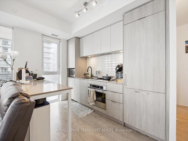 1407 - 70 Annie Craig Dr