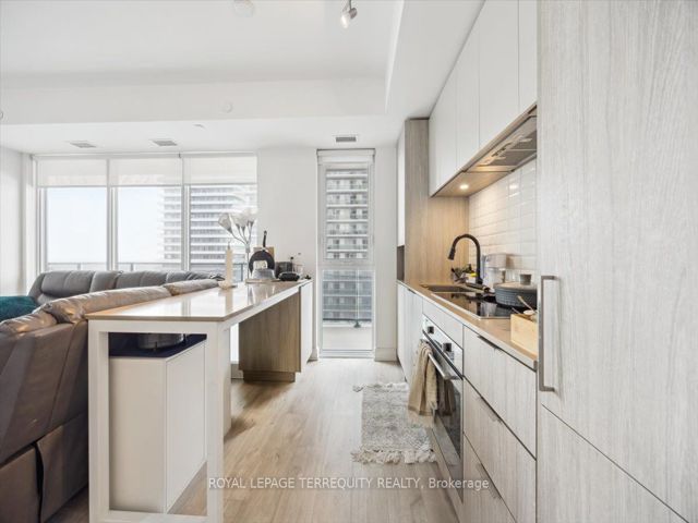1407 - 70 Annie Craig Dr