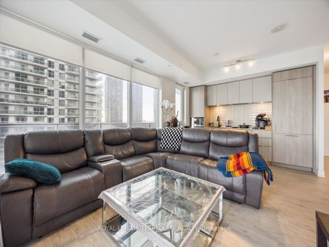 1407 - 70 Annie Craig Dr