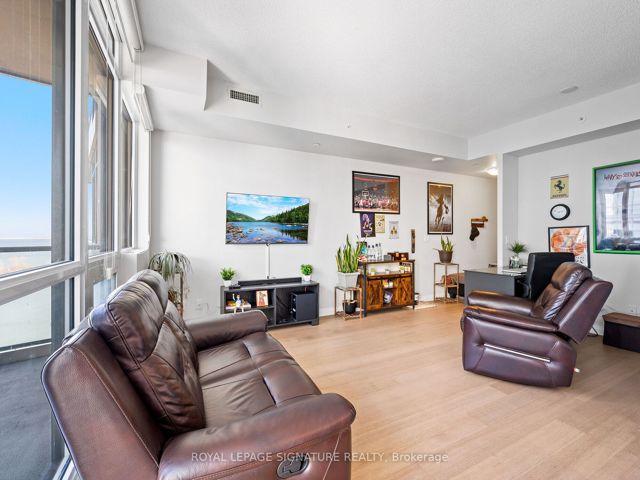 1501 - 59 Annie Craig Dr