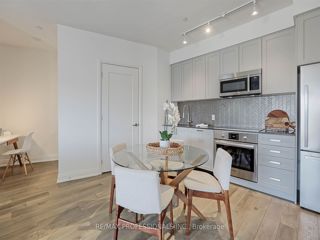 907 - 293 The Kingsway