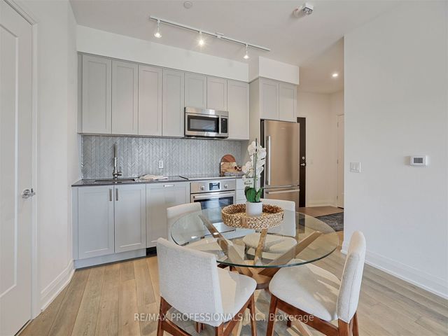 907 - 293 The Kingsway