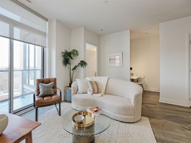 907 - 293 The Kingsway