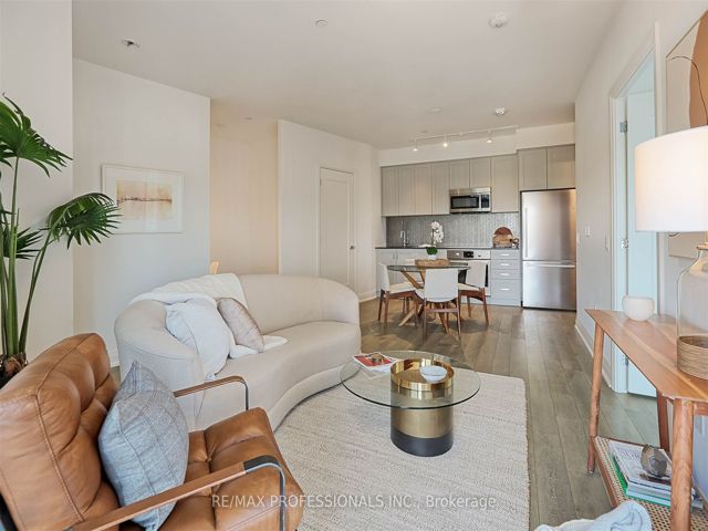 907 - 293 The Kingsway