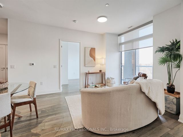 907 - 293 The Kingsway