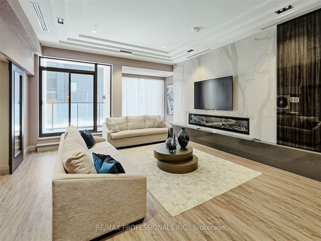 907 - 293 The Kingsway