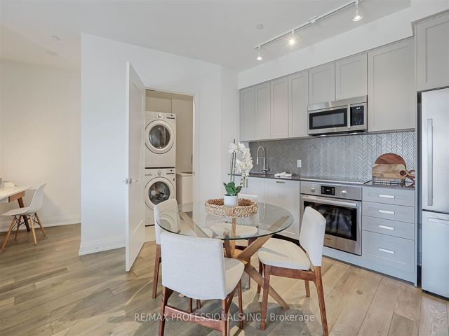 907 - 293 The Kingsway
