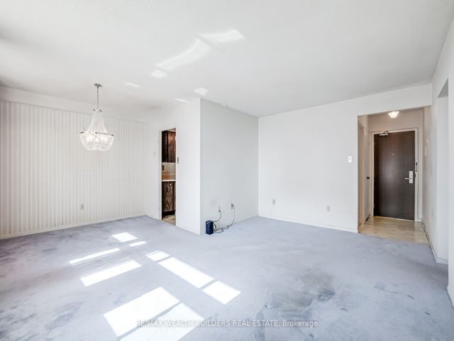 810 - 65 Southport St