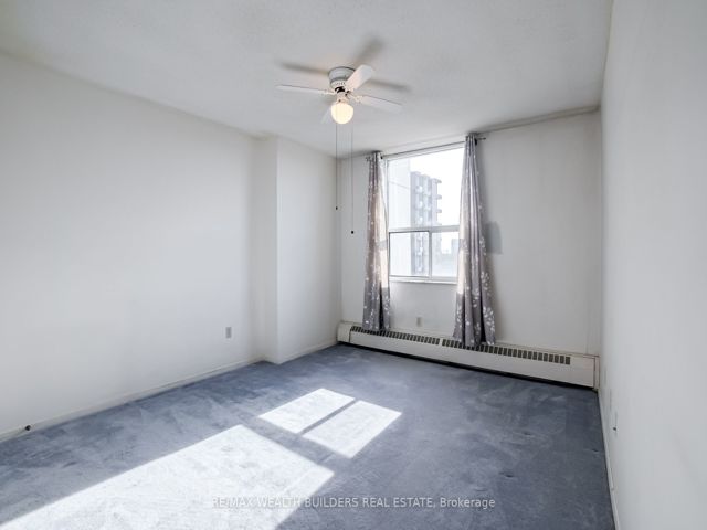 810 - 65 Southport St