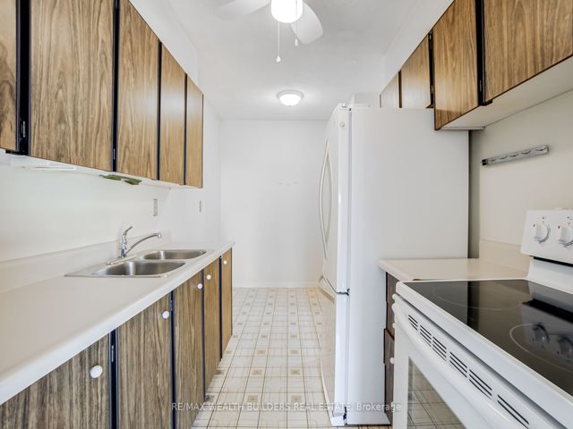 810 - 65 Southport St