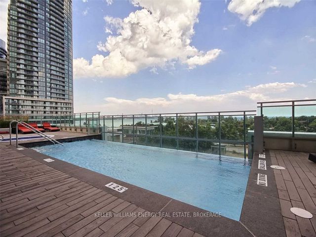 606 - 33 Shore Breeze Dr