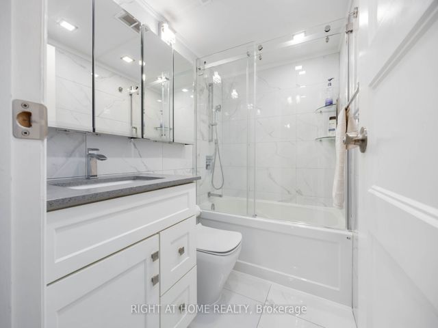 807 - 151 La Rose Ave