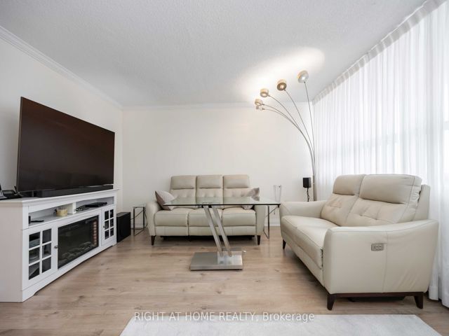 807 - 151 La Rose Ave