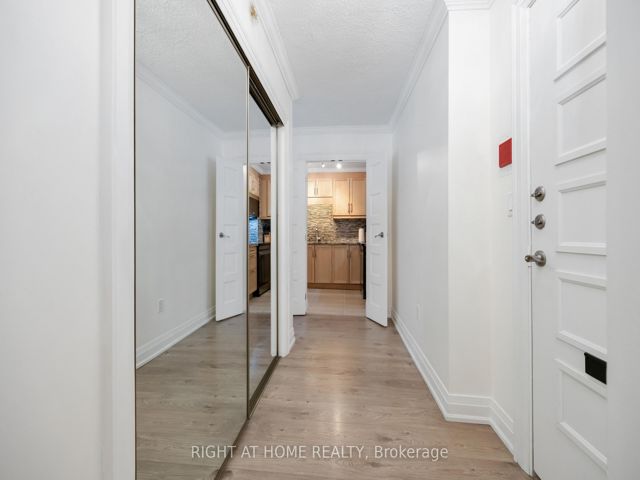 807 - 151 La Rose Ave