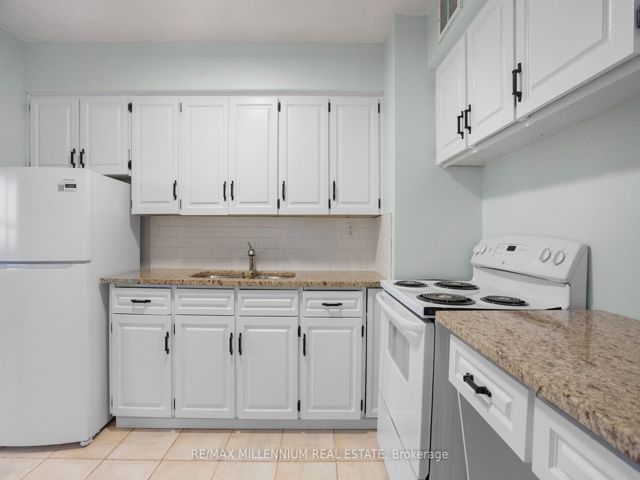 705 - 151 La Rose Ave