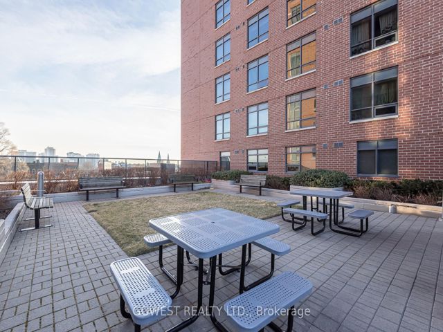 1305 - 61 Heintzman St