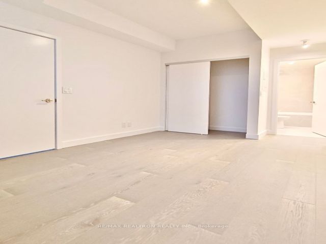 311 - 160 Kingsway Cres W