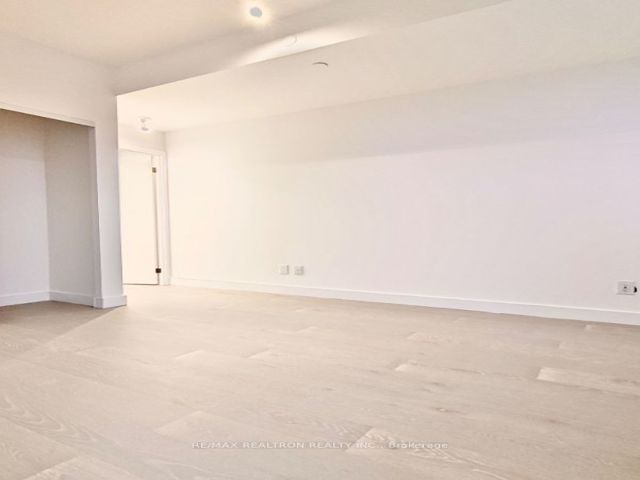 311 - 160 Kingsway Cres W