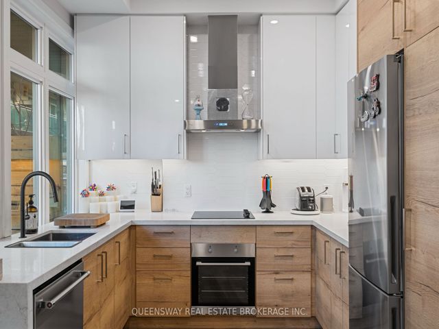 TH 6 - 2067 Lakeshore Blvd