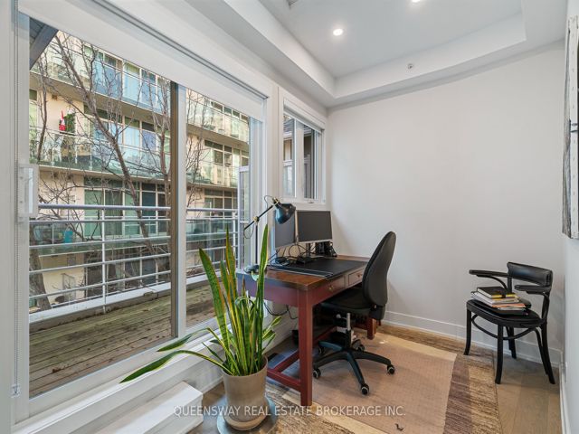 TH 6 - 2067 Lakeshore Blvd