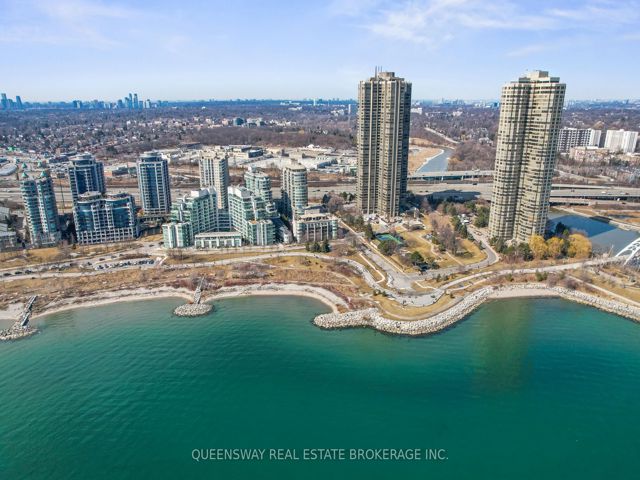 TH 6 - 2067 Lakeshore Blvd