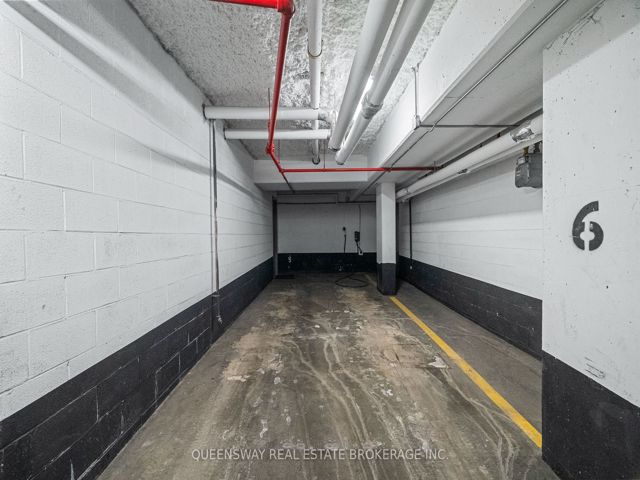 TH 6 - 2067 Lakeshore Blvd
