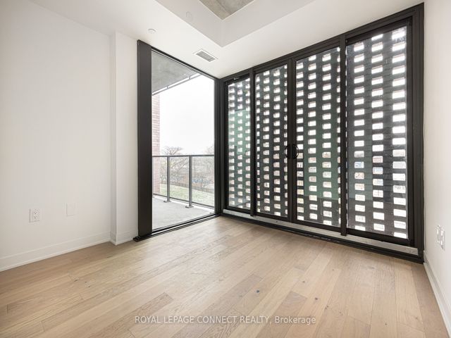 313 - 2625 Dundas St W