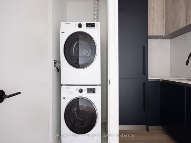 313 - 2625 Dundas St W
