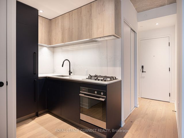 313 - 2625 Dundas St W