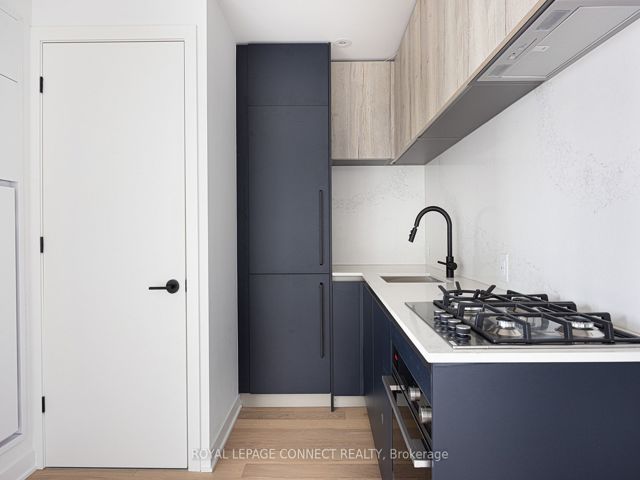 313 - 2625 Dundas St W