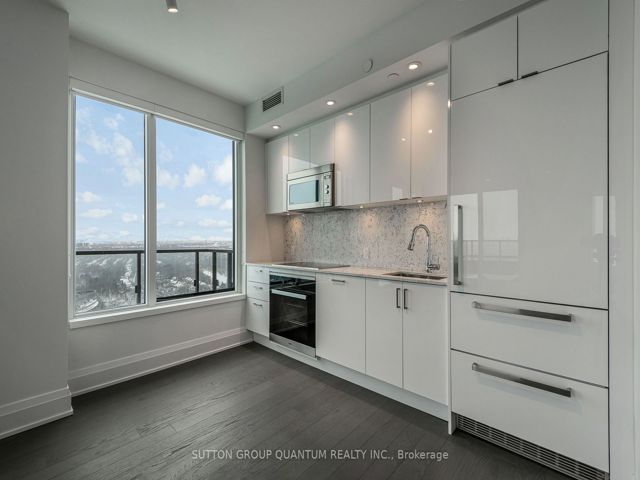 4211w - 1928 Lake Shore Blvd W