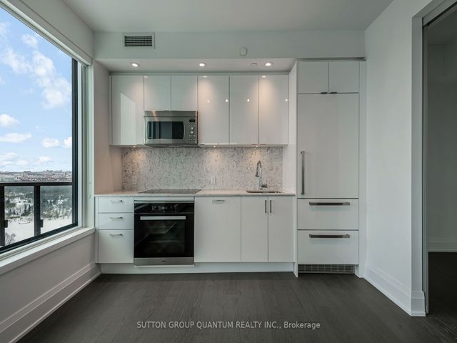 4211w - 1928 Lake Shore Blvd W
