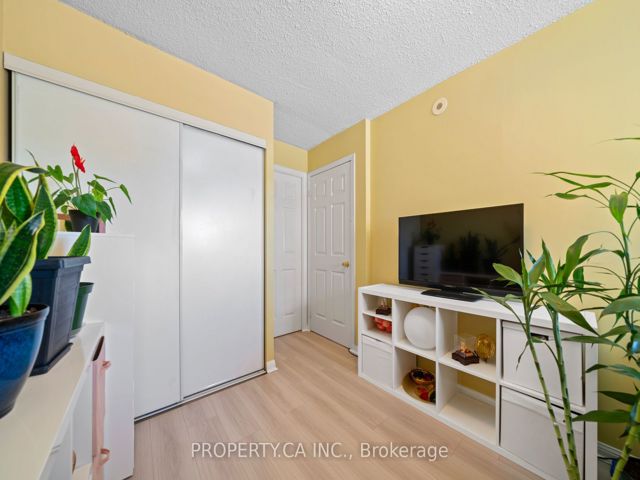 2026 - 3025 Finch Ave W