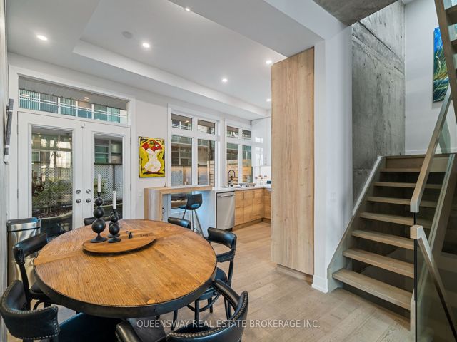 TH6 - 2067 Lakeshore Blvd