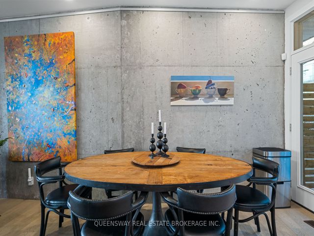 TH6 - 2067 Lakeshore Blvd