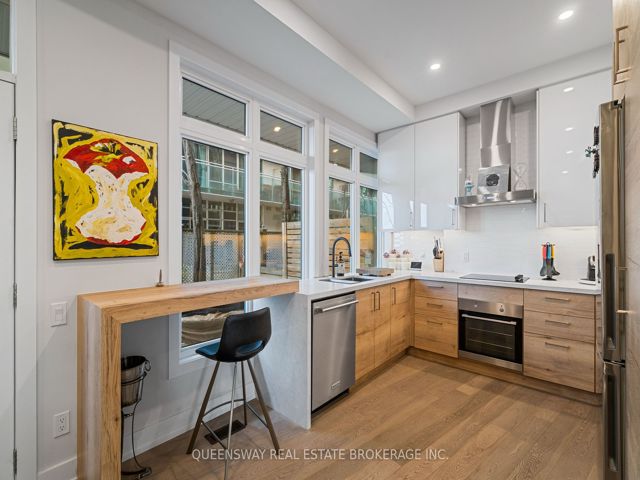 TH6 - 2067 Lakeshore Blvd