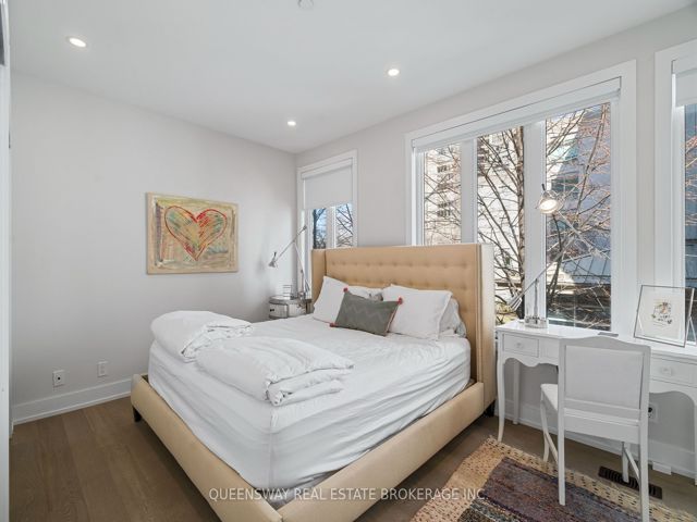 TH6 - 2067 Lakeshore Blvd