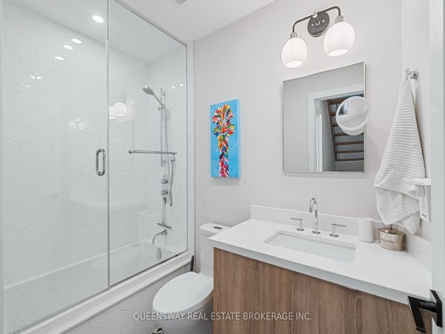 TH6 - 2067 Lakeshore Blvd