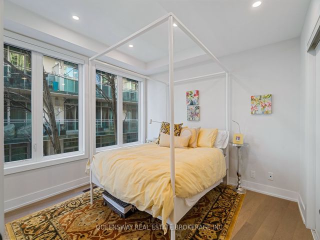TH6 - 2067 Lakeshore Blvd