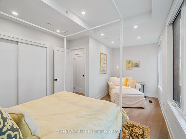 TH6 - 2067 Lakeshore Blvd
