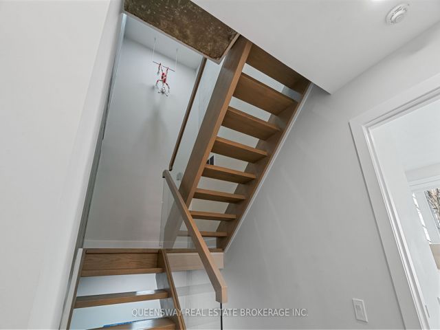 TH6 - 2067 Lakeshore Blvd