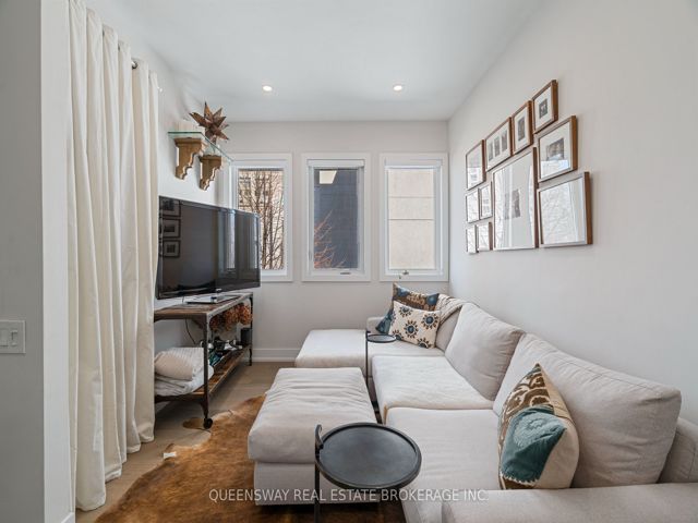 TH6 - 2067 Lakeshore Blvd