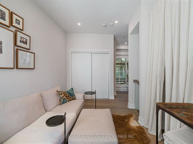 TH6 - 2067 Lakeshore Blvd