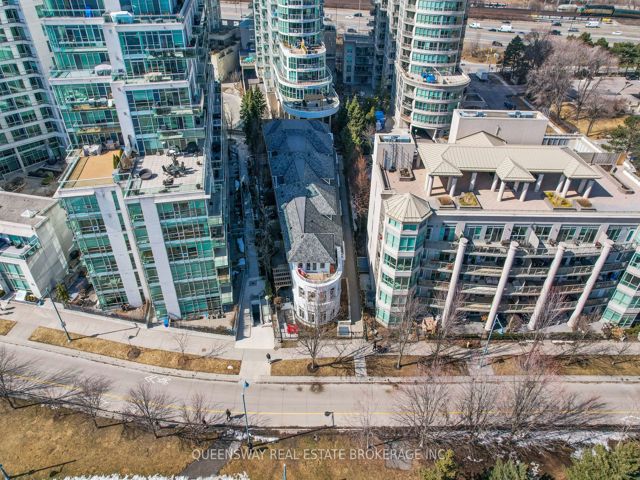 TH6 - 2067 Lakeshore Blvd