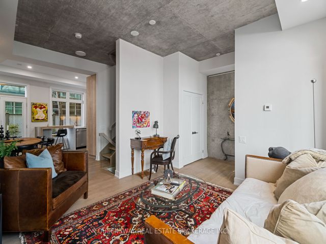 TH6 - 2067 Lakeshore Blvd