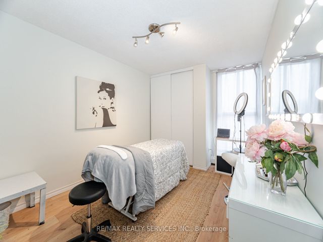 304 - 420 Mill Rd
