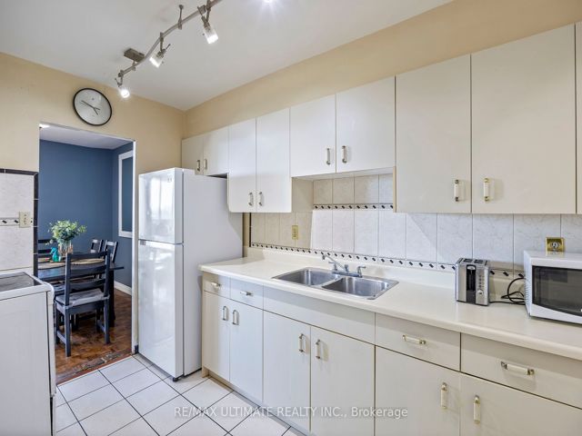 #1807 - 85 Emmett Ave S